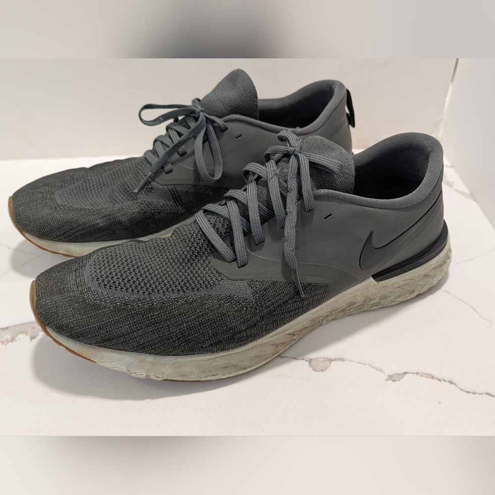 Nike Odyssey React Flyknit Size 15 Gray Low Top Runner Walking Shoes Sneakers